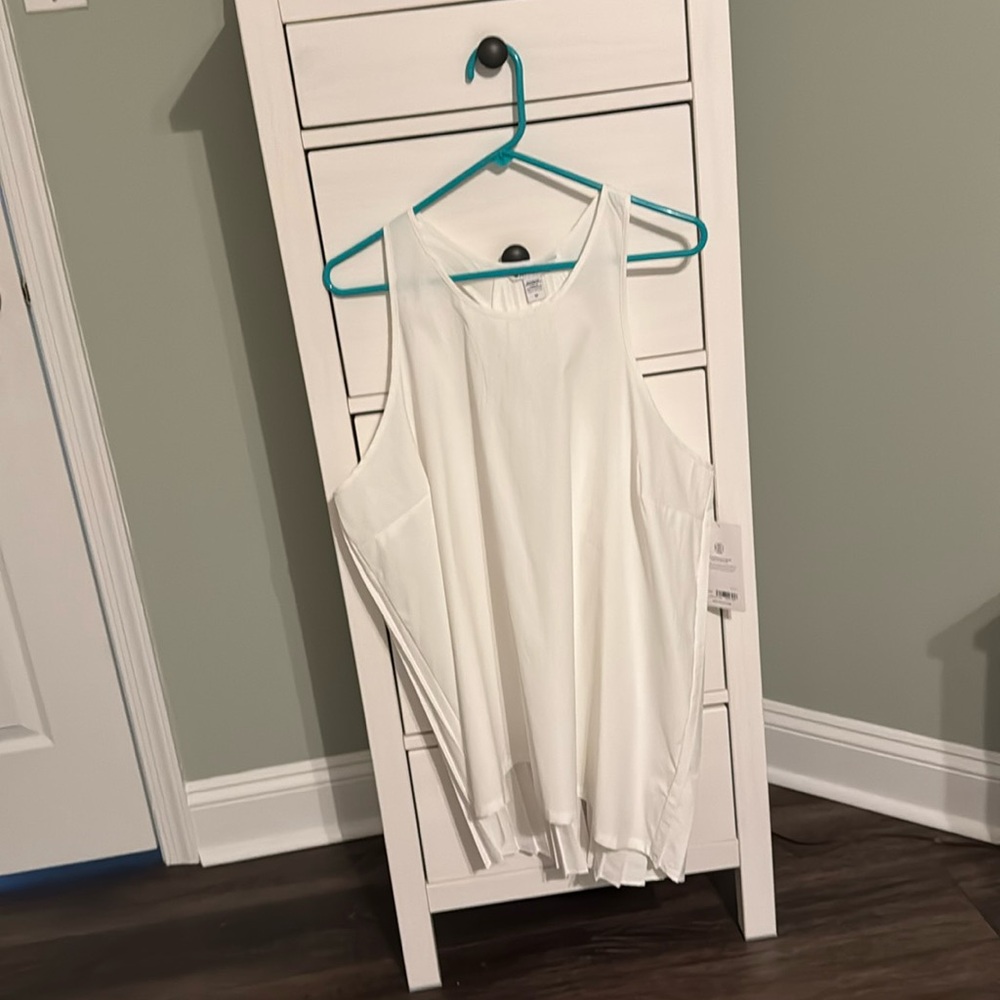 Athleta white tank top with pleated back. New. 1X